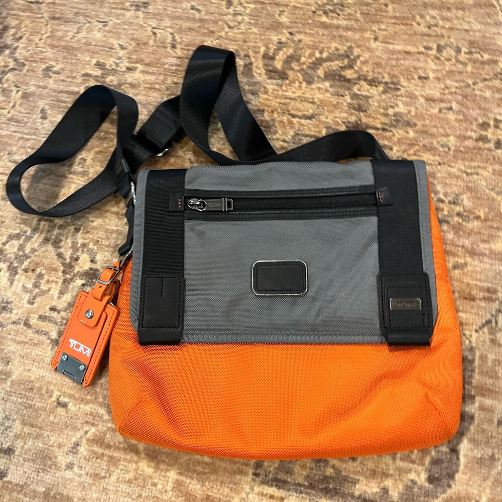 TUMI 22371 Shoulder Bag Orange 
Alpha bravo Beale messenger bag *Rare Color*